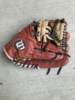 Wilson A550 Baseball Glove 11”