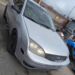 Parting Out 2006 Ford Focus Hatchback Parts