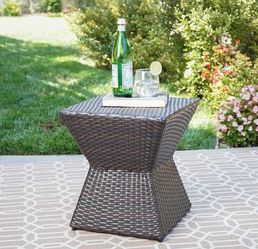 New Outdoor Wicker End Table, Geometric Patio Side Table with Brown Multi Rattan Weave, Durable Iron