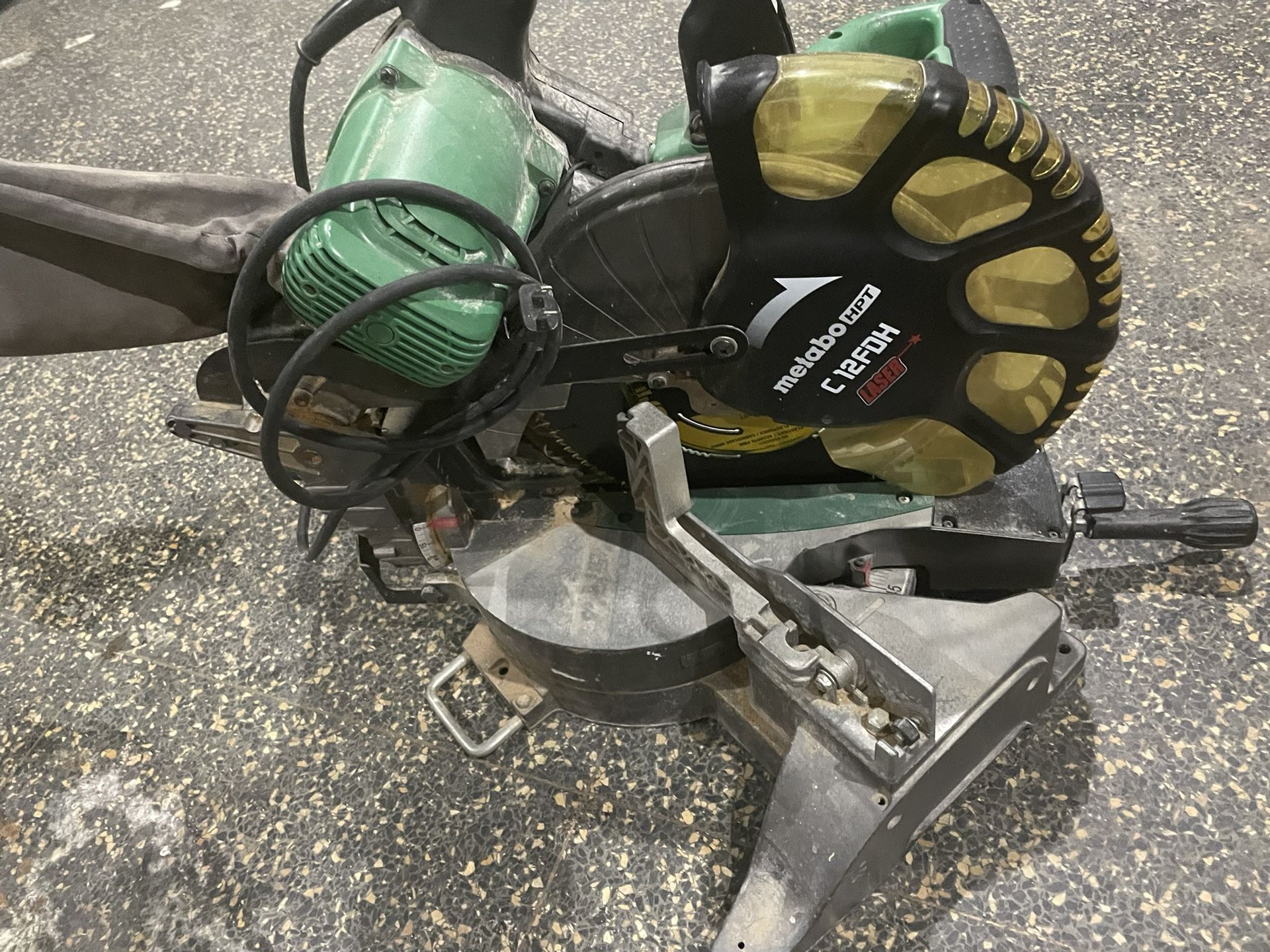 Metabo HPT 12-in 15-Amp Dual Bevel Compound Miter Saw –