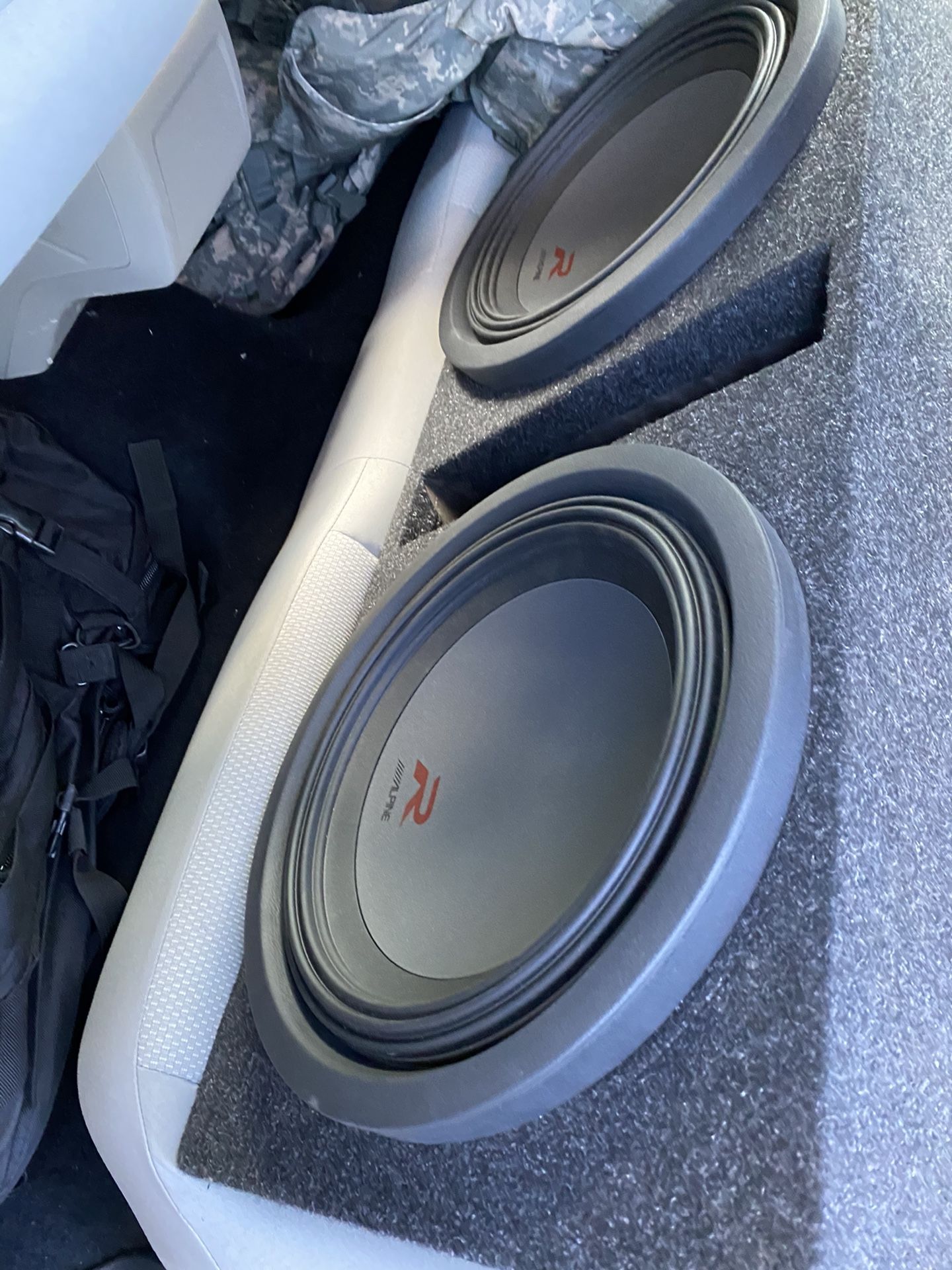 2 alpine type r 12 inch subs and kicker kx amp