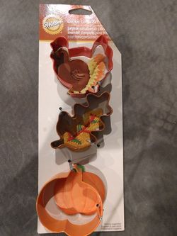 Wilton set of 3 harvest cookie cutters, new