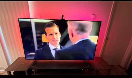 Samsung 65” QLED 4K Smart TV + Govee DreamView Backlight | Excellent Condition