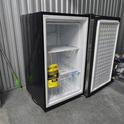 Upright Freezer 3.0 Cubic Feet, Artic King, Stainless Steel Door,