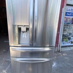 LG REFRIGERATOR 4 DOORS, WITH EASY ACCESS DOOR. PLUS FREE DELIVERY AND INSTALLATION 