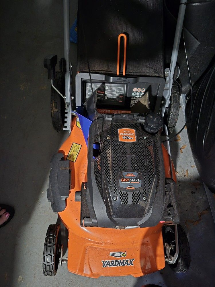 Yardmax Lawnmower With Bag