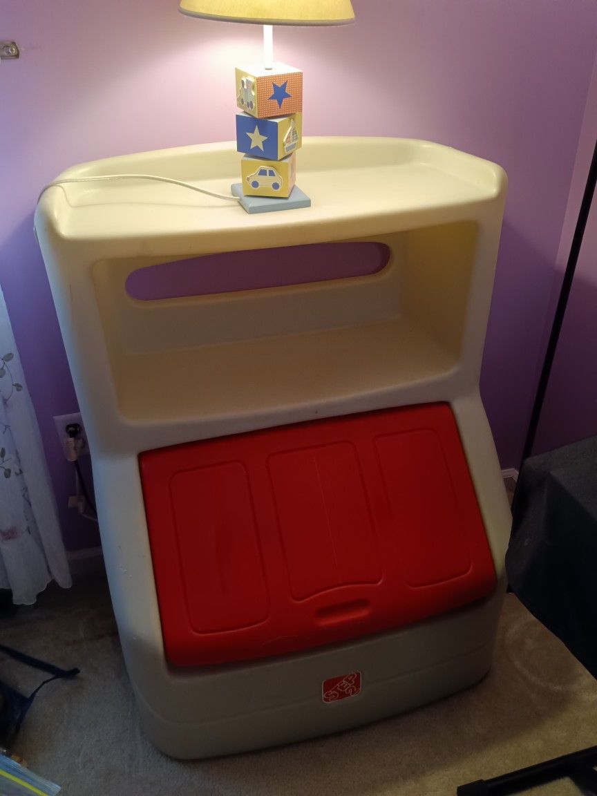 Toy Box With Hidden Bookshelf by Step 2