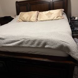 Bed Set With Attached Drawers 