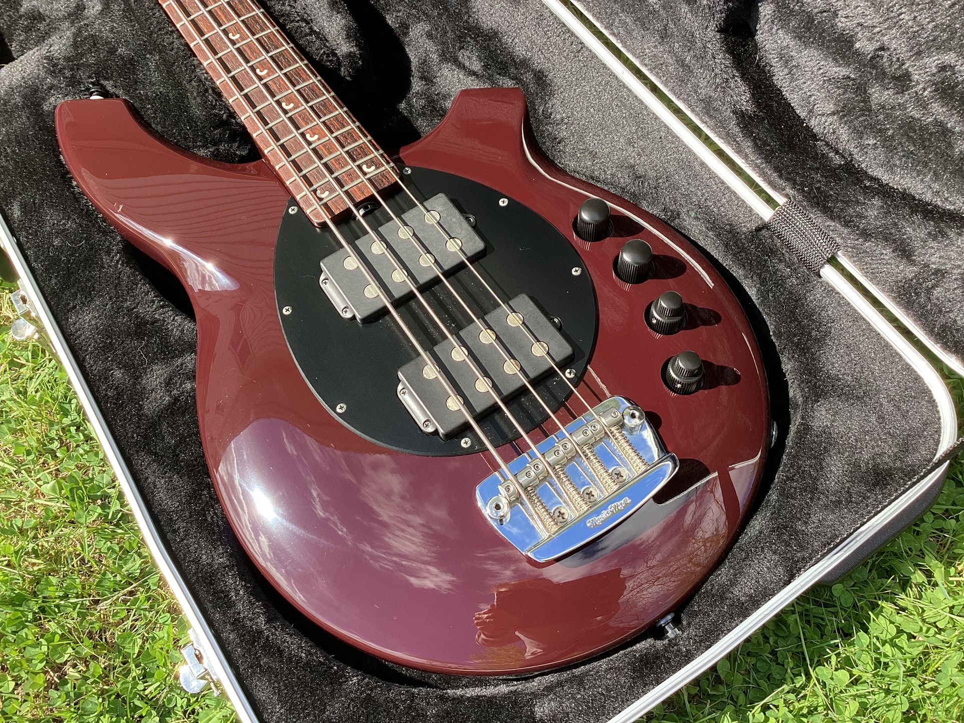 Ernie Ball Musicman USA  Bongo 4HH Electric Bass Guitar W/ Hardcase Rare Rolls Burgundy 
