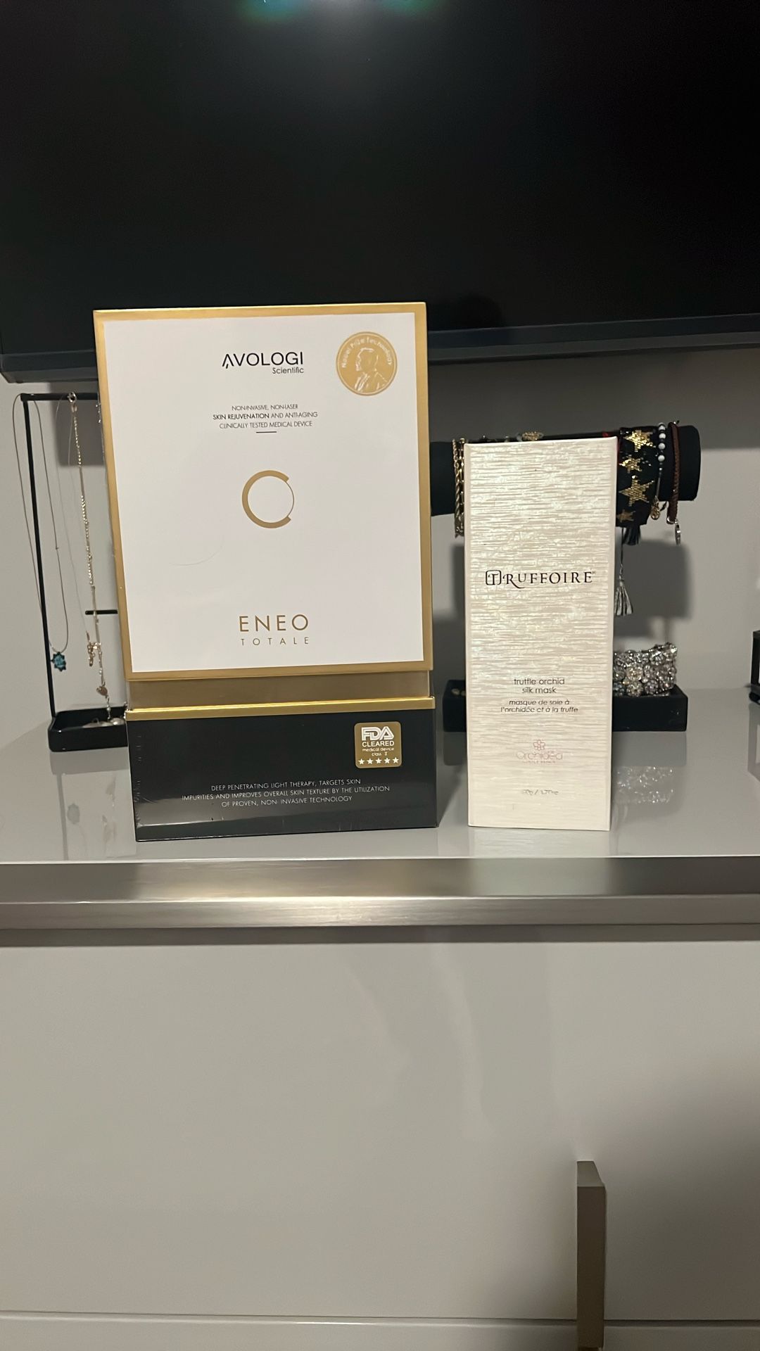 AVOLOGI ENEO Totale LED Light Therapy Device – NEW