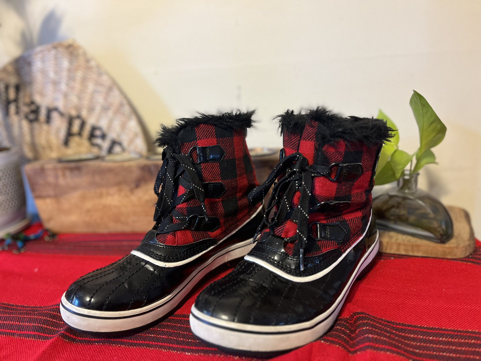 Sorel Out N About Red Buffalo Plaid Winter Rain Mud Duck Boots Size 9.5