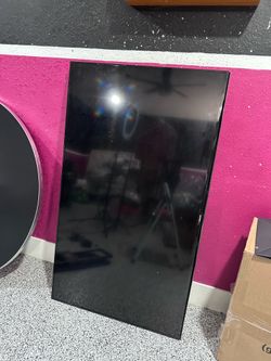Samsung 55” Smart TV + Echogear Full Motion Wall Mount