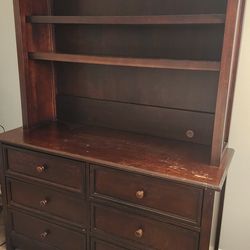 Dresser with removable hutch