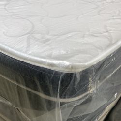 ⚜️NEW QUEEN SIZE MATTRESS W .BOXSPRING INCLUDED ⚜️