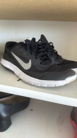 Size 4.5Y/6 $10