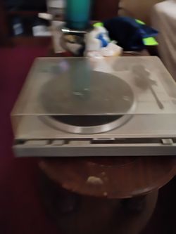 A turntable by Kenwood 25 bucks