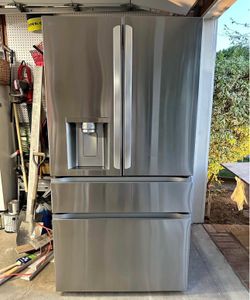 L French door refrigerator