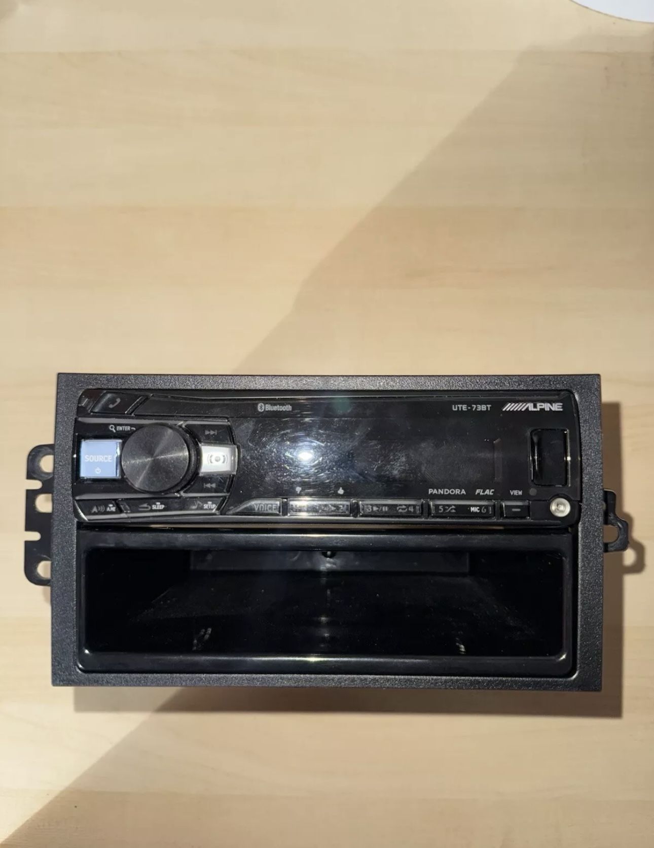 Alpine UTE-73BT Car Radio