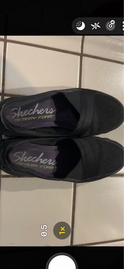 Like new size 8 memory foam Skechers