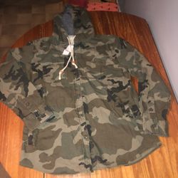 NWT Buckle L.A. Hearts Size Large Camouflage Button Down Hooded Jacket 