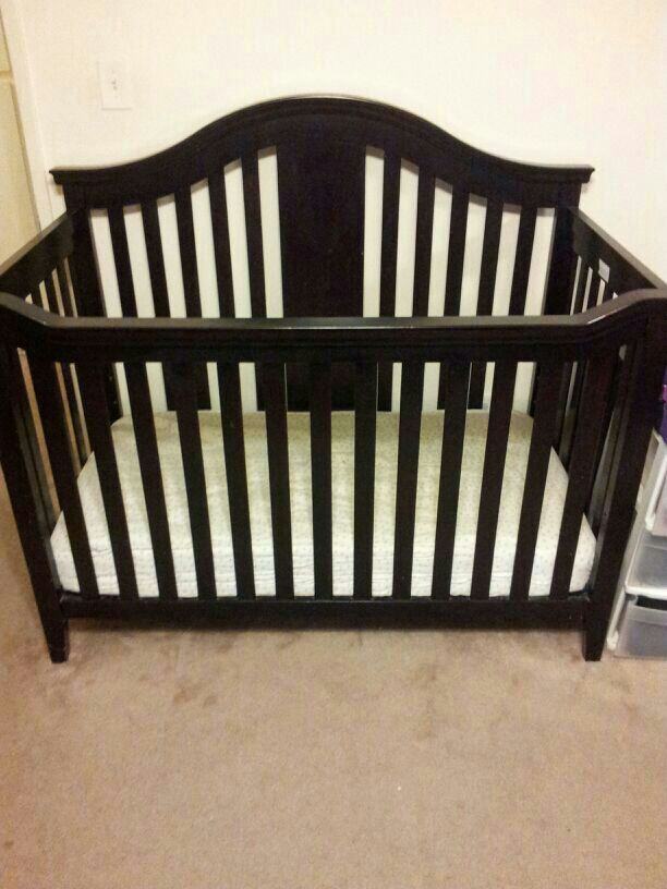 Summer Infant Brayden 4 in 1 converter crib. Mattress included!