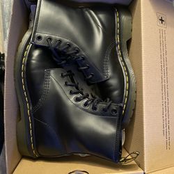 Doc Martens 1460 Smooth Leather Boots Size 7 W