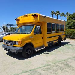 2006 Ford E-450 Super Duty Collins Bus