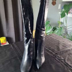 NWOT, BLACK ALIGATOR BOOT SZ 8