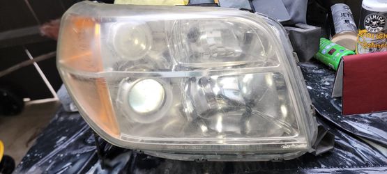 OEM Set of Headlights for 2006 Honda Pilot EX