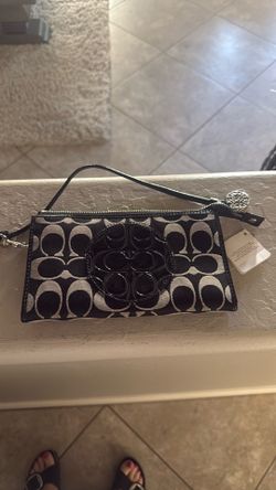 NWT Coach Large Wristlet/wallet