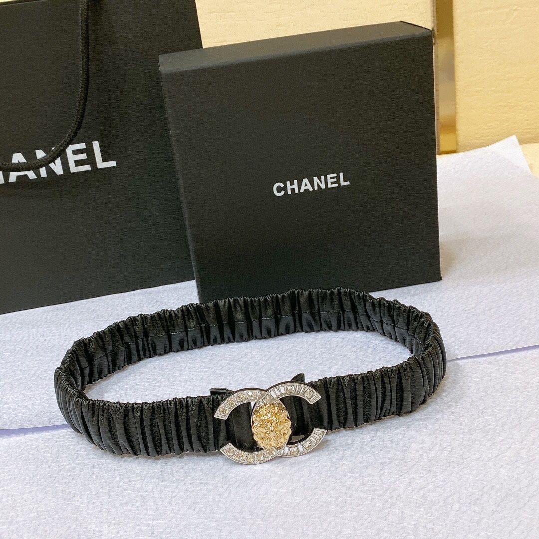 A fashionable and versatile belt for women