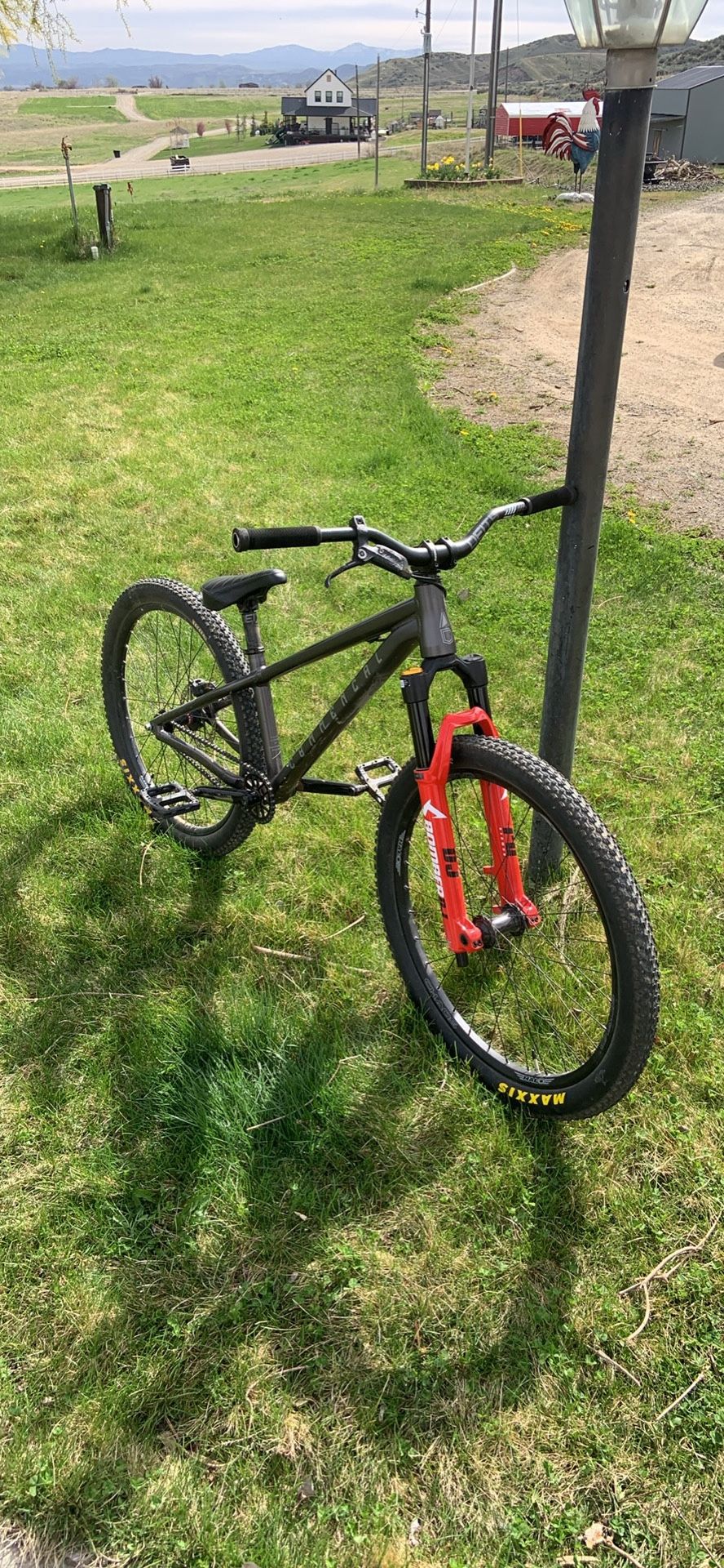 Commencal Absolut Dirt Jumper Mountain bike