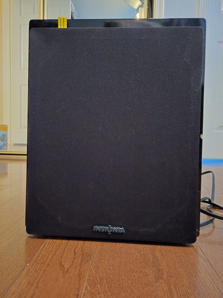 Insignia Subwoofer.. Barely used.