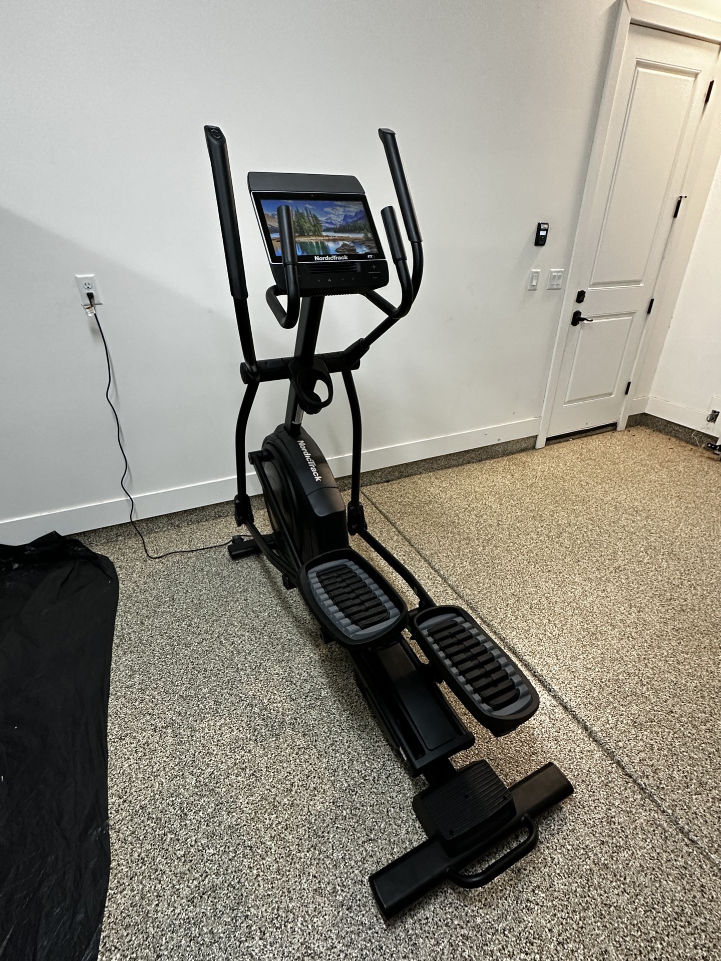iFIT NordicTrack AirGlide 14i Elliptical for Sale in Queen Creek, AZ
