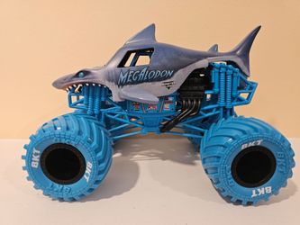 Monster Jam Hot Wheels 1:24 scale Megalodon monster jam monster truck