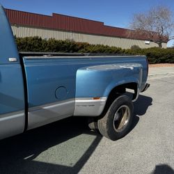 Chevy 3500 Dually Bed And Tailgate 