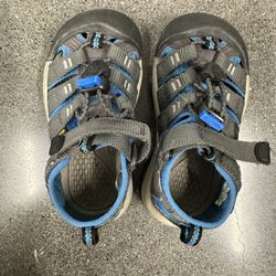 Keens kids water Shoes Size 9