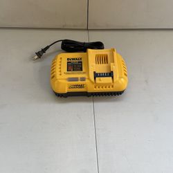 Dewalt 8 Amps Fast Charger DCB118 Model 