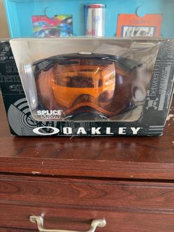 Oakley snow board goggles