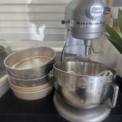KitchenAid Stand Mixer + Attachments + Cake Pans – Works Great