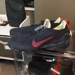 Nike Air VaporMax 2020 Flyknit Obsidian Siren Red size 12 mens.