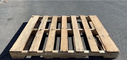 Free wooden pallet