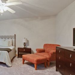 2 Nightstands With 2 Matching Dressers Set