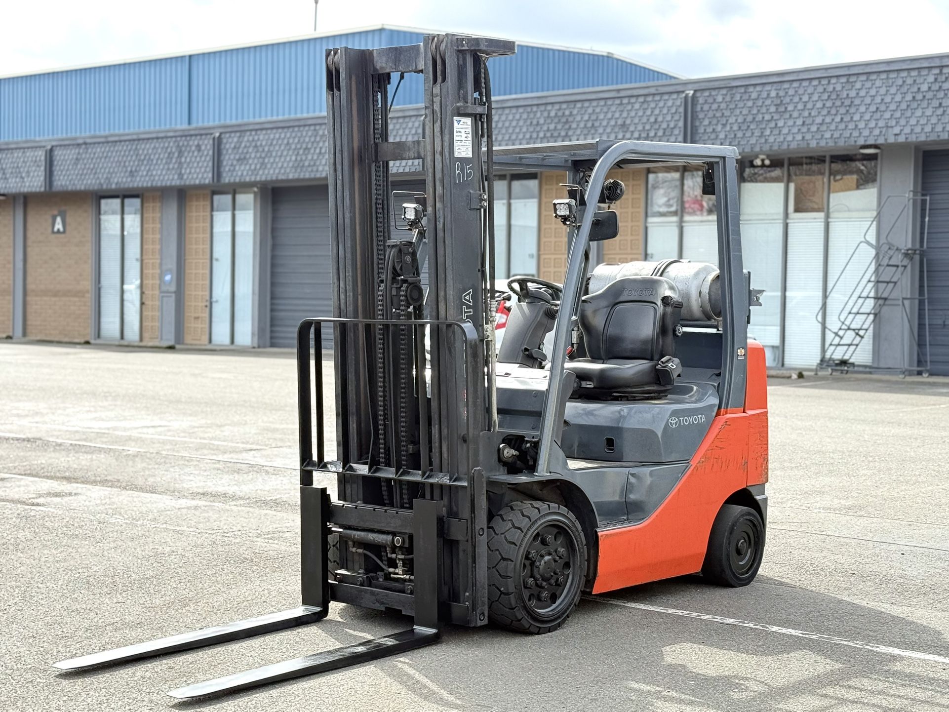 Forklift Toyota LPG 4,000 lb Capacity