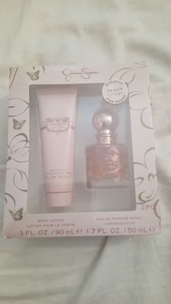 New gift box set Purfum Spray and Body lotion for women