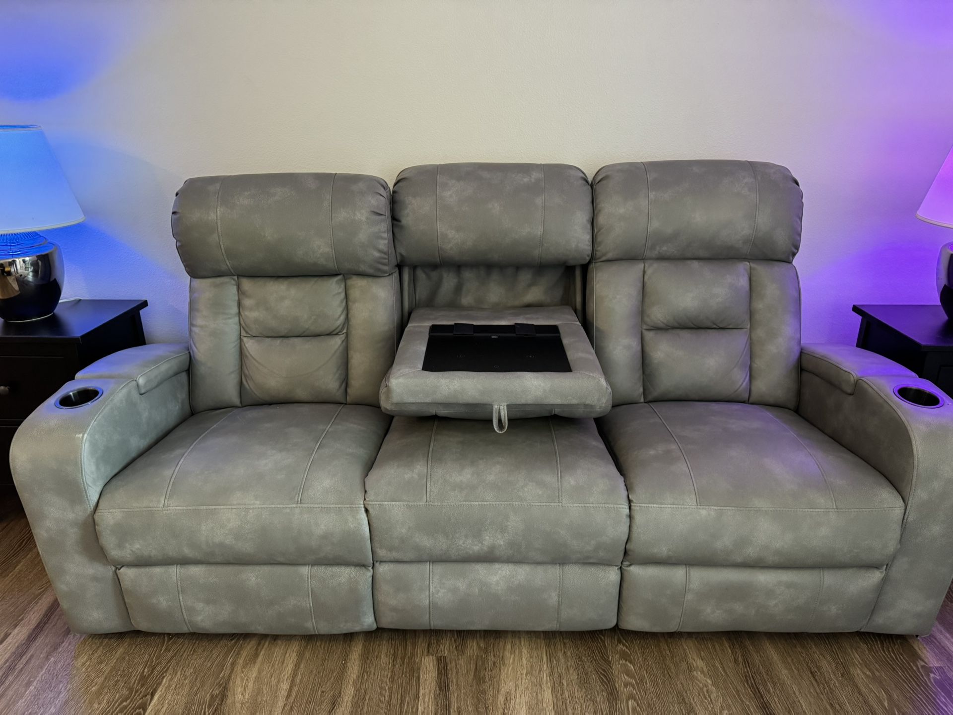 Modern Power Reclining Sofa w/ Drop-Down iTable & Cup Holders – Great Condition!