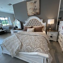 Take Home Pay Later Only $39 Down Payment 🌟Realyn Bedroom Furniture Set 🌟 King, Queen Size Bedroom Furniture 