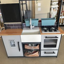 Play Kitchen