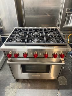 Wolf stove 36 wide 6 burners exelent condition almos like new