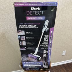 BNIB Shark Detect Pro With Auto-Empty Base Station
